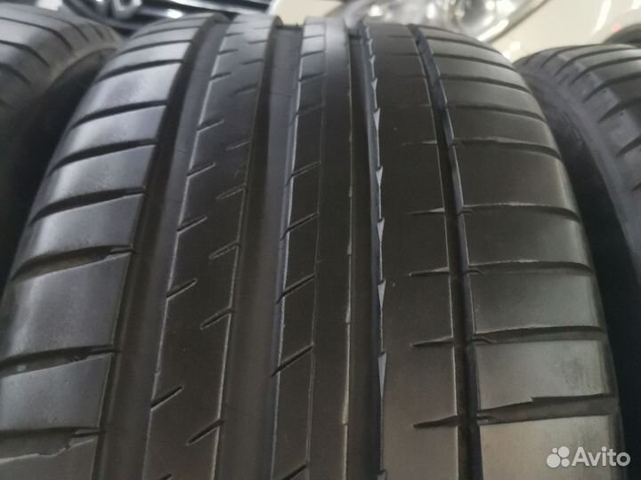 Michelin Pilot Sport 4 245/40 R19 и 275/35 R19