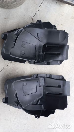 Подкрыльники Mercedes 166