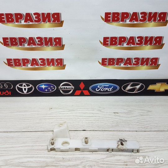 Крепление бампера переднее левое Mitsubishi Lancer