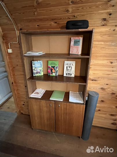 Книжный шкаф