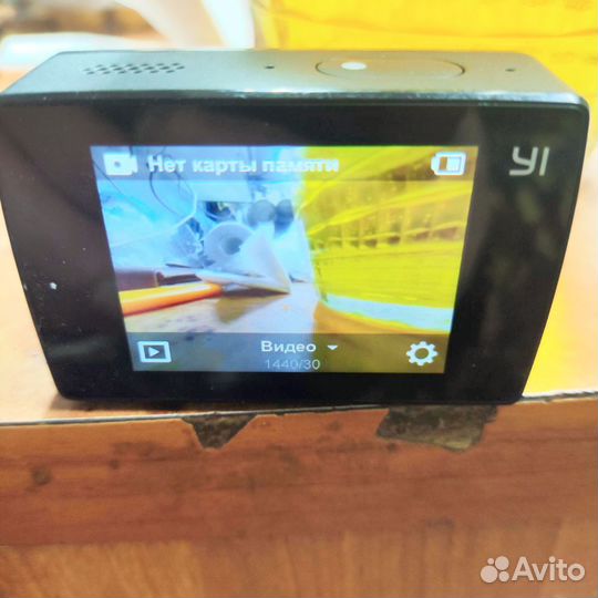 Продам экшн камеру xiaomi