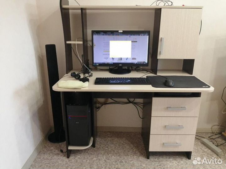 Стол компьютерный