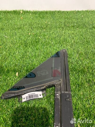 Стекло двери передней левой Tesla Model S 2015