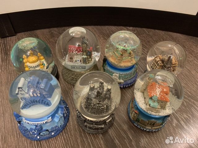 Сувениры из разных стран и городов