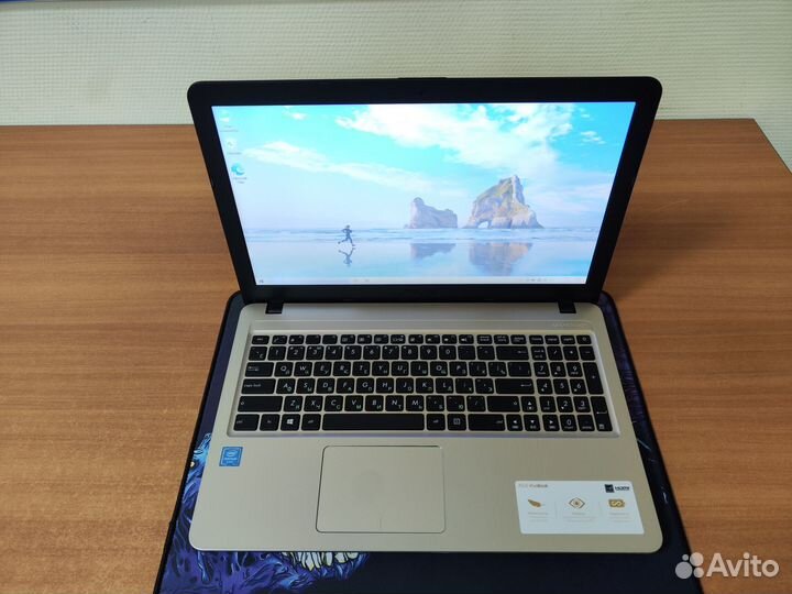 Ноутбук Asus / 4 ядра / как новый / ssd