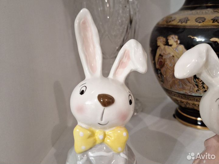 Фарфоровая пара кроликов