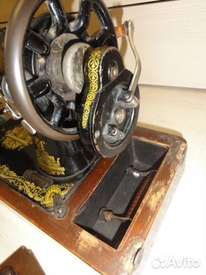 Швейная машина 