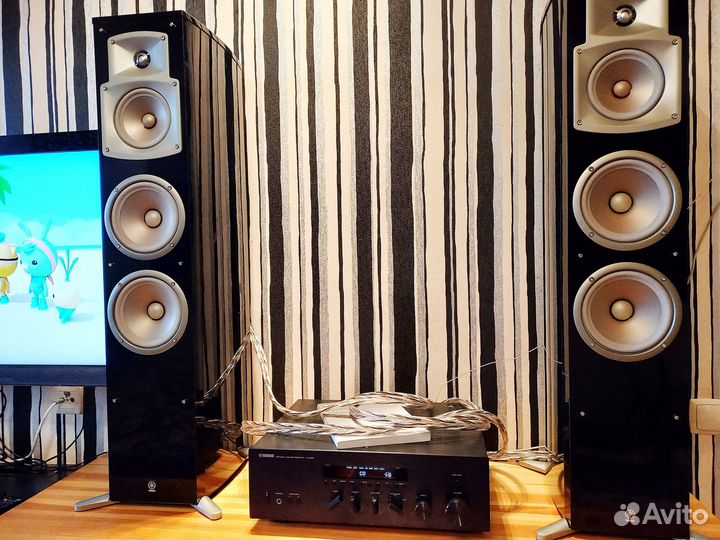 HiFi интегральный усилитель Yamaha R-S300 кабелями