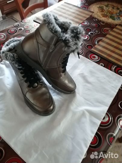 Женские ботинки зимние новые 39 размер