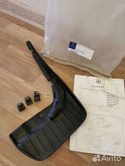 Брызговик задний левый на Мерседес С 180