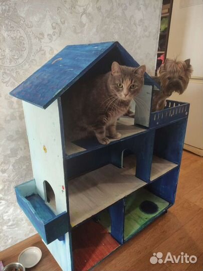 Большой кукольный домик, на колесиках