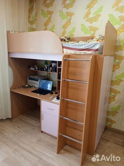 Детская двухярусная кровать со столом и шкафом