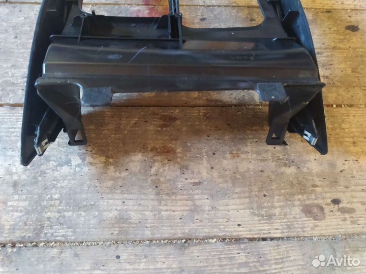 Lexus GS300 Консоль салона (кулисная часть)