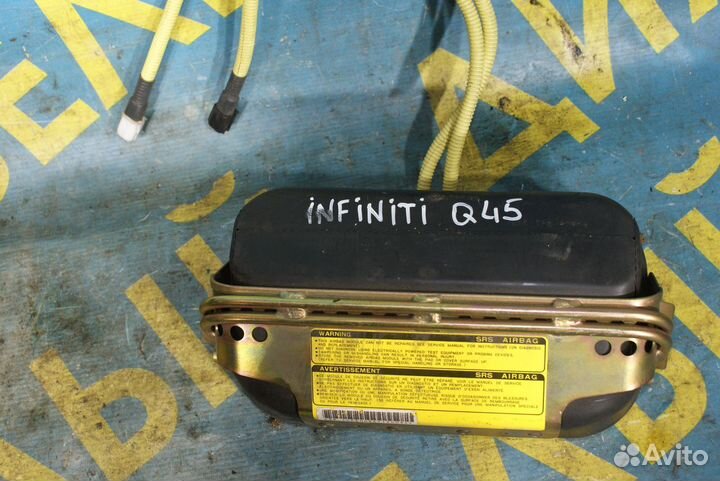 Правая подушка безопасности в торпеду Infiniti Q45
