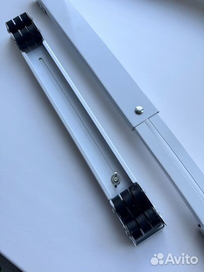 Подставка для техники на колесах холодильника