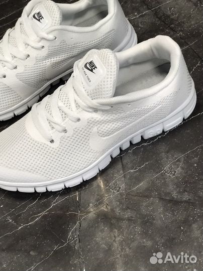 Кроссовки новые Nike
