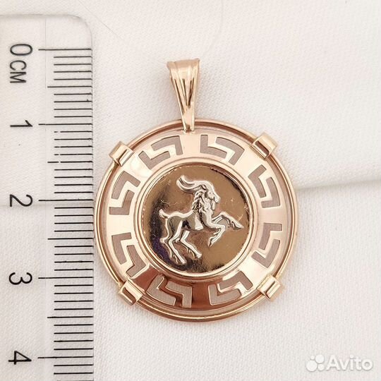 Золотая подвеска Versace знак зодиака Козерог