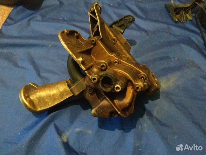 Насос масляный VW Touareg 2002-2010 4.2