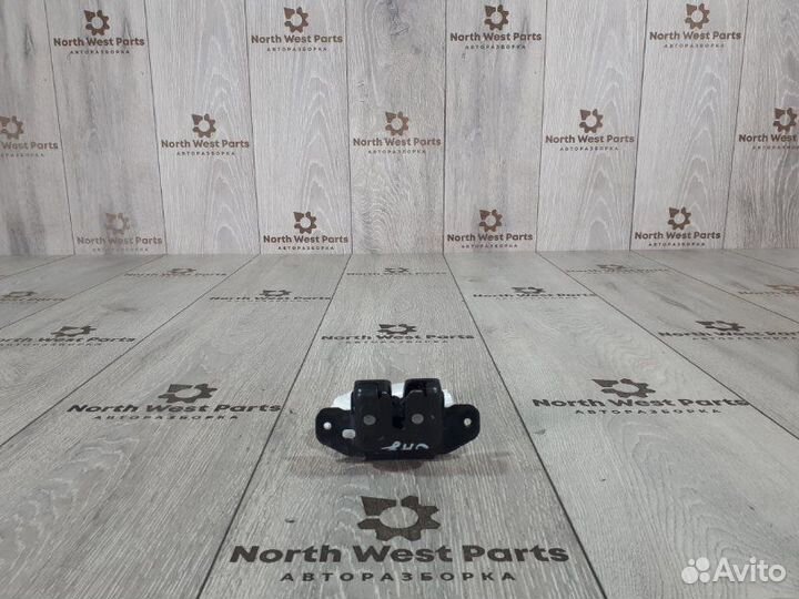 Замок багажника задний Toyota Auris (E180) 1zrfae