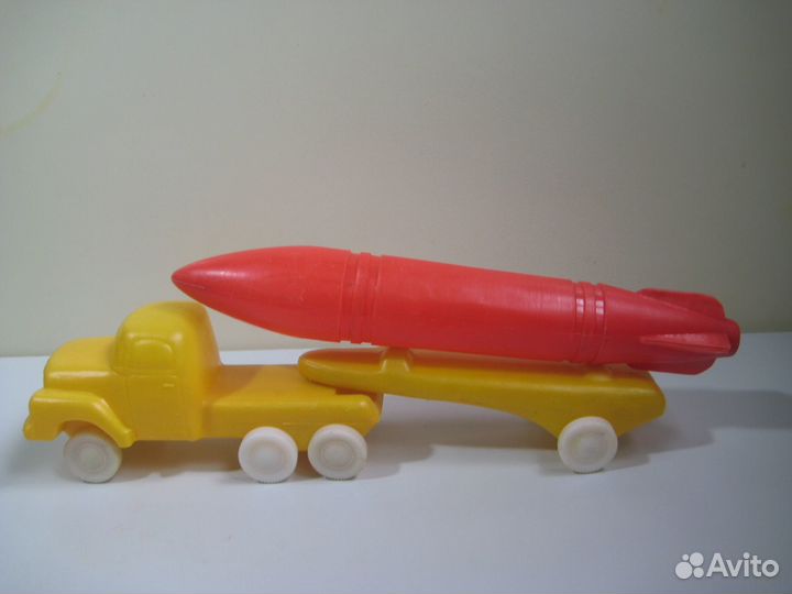 Игрушка СССР ракетовоз