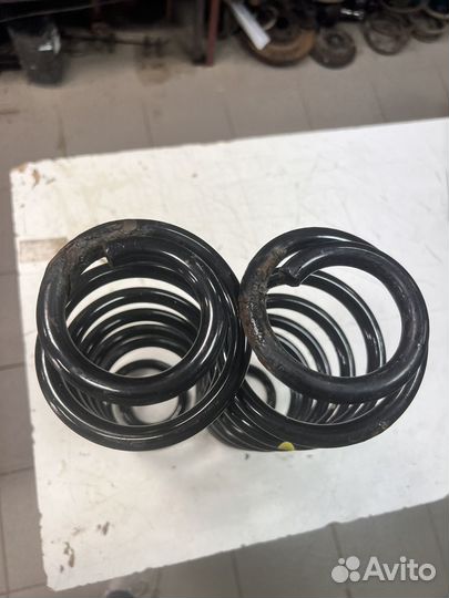 Пружина задней подвески VW Passat B7