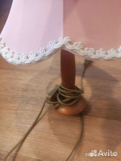 Настольная лампа