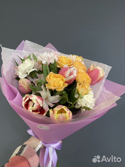 Букет с тюльпанами. Доставка цветов