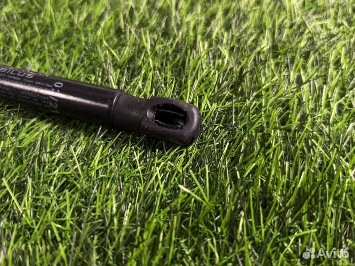 Амортизатор капота Bmw 730Dx G11 3.0 disel 2016