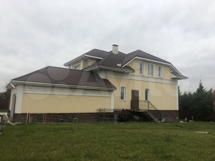 Коттедж 450 м² на участке 10 сот.