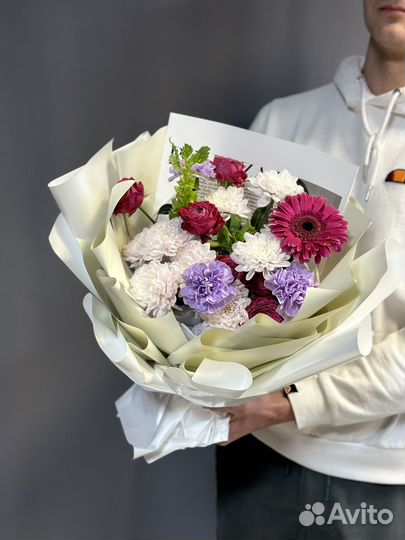 Букет-композиция с герберой. Розы. Доставка цветов