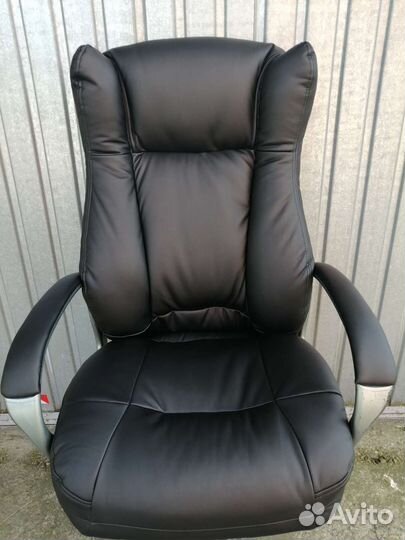 Кресло руководителя черное