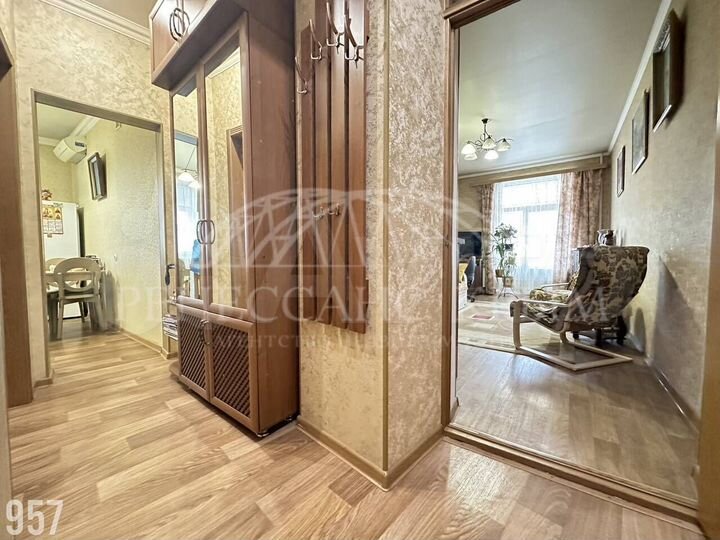 2-к. квартира, 56 м², 4/4 эт.