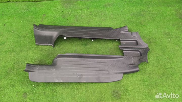 Накладки на пороги Комплектом Toyota Wish ZNE10