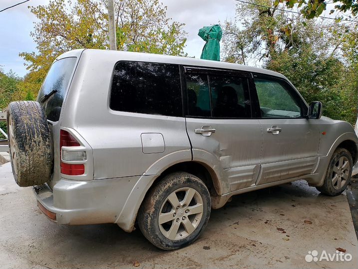 Mitsubishi Pajero 3.2 AT, 2002, 250 000 км