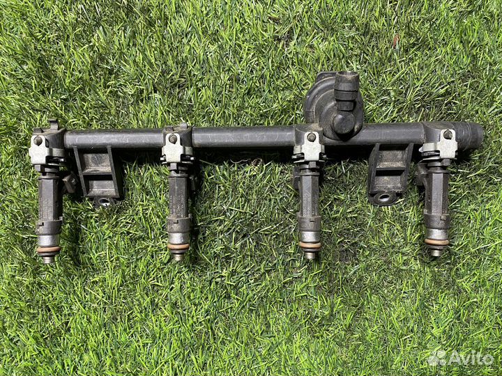 Рейка топливная (рампа) Renault Logan