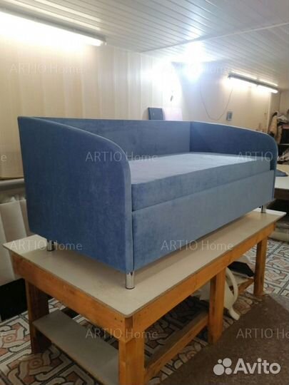 Детская кровать с мягкой спинкой