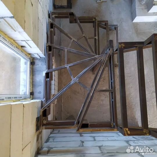 Изготовление лестниц на металлическом каркасе