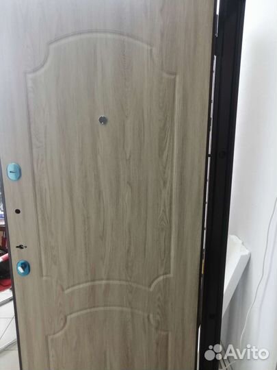Дверь входная металлическая новая