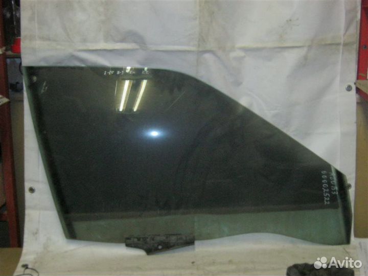 Стекло двери передней правой Audi 80/90 B3