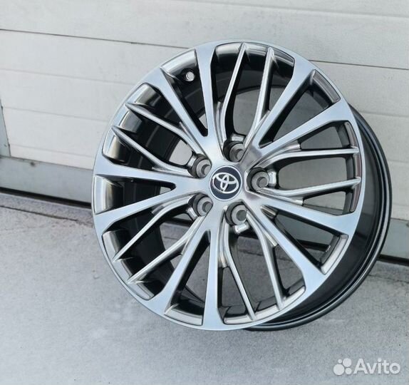 Новый комплект дисков R17 5x114.3