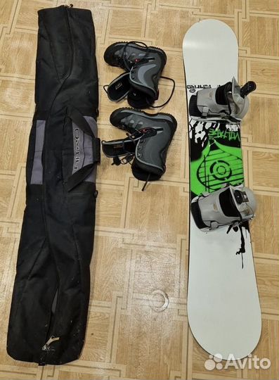 Комплект: сноуборд, ботинки, крепления, чехол