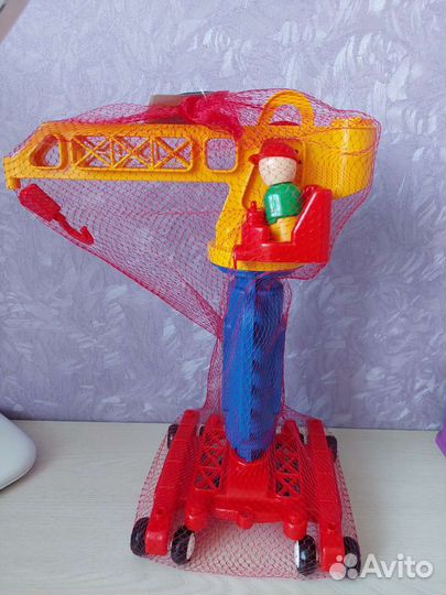 Башенный кран и набор боулинг chicco