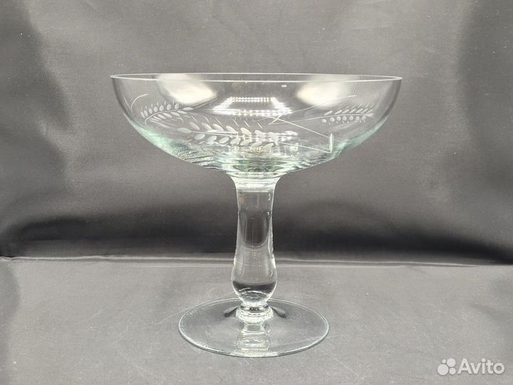 Конфетница на ножке ваза стекло резьба Колоски