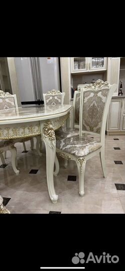 Столы и стулья