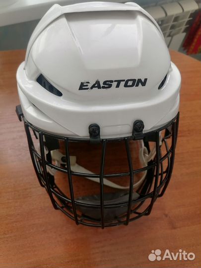 Хоккейный шлем