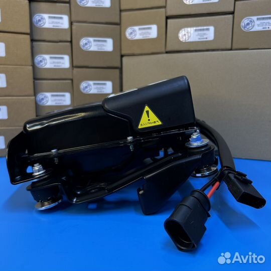 Компрессор пневмоподвески Panamera 970 с корпусом