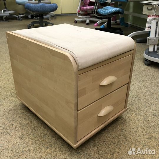 Тумба Дэми из массива берёзы с пуфом