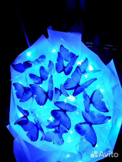 Нежный букет из синих бабочек