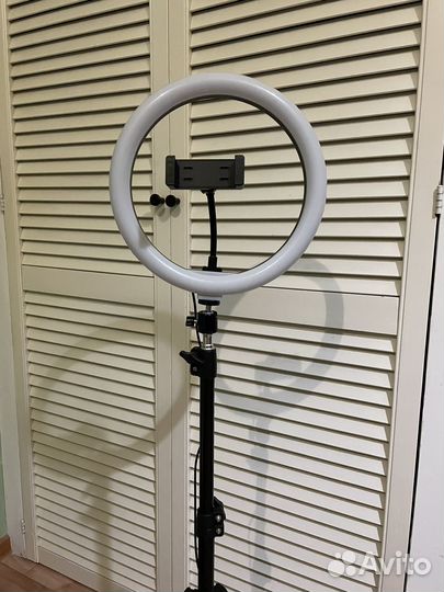 Продам светодиодную кольцевую лампу