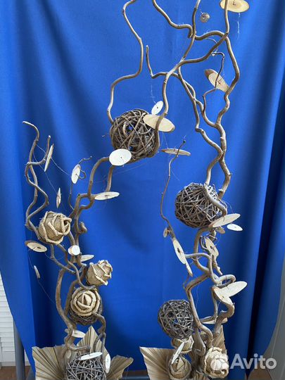 Композиция из искусственных цветов